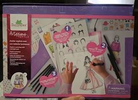 Sycamore 517130014182 Sycomore Stylists Workshop With Led Light Pad/40 Outfit Designs/pencils/markers